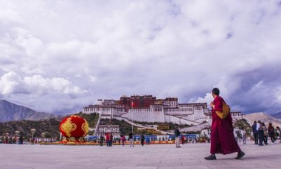 到西藏旅游自由定制路线去必去的景点，一般要多少钱呀？、